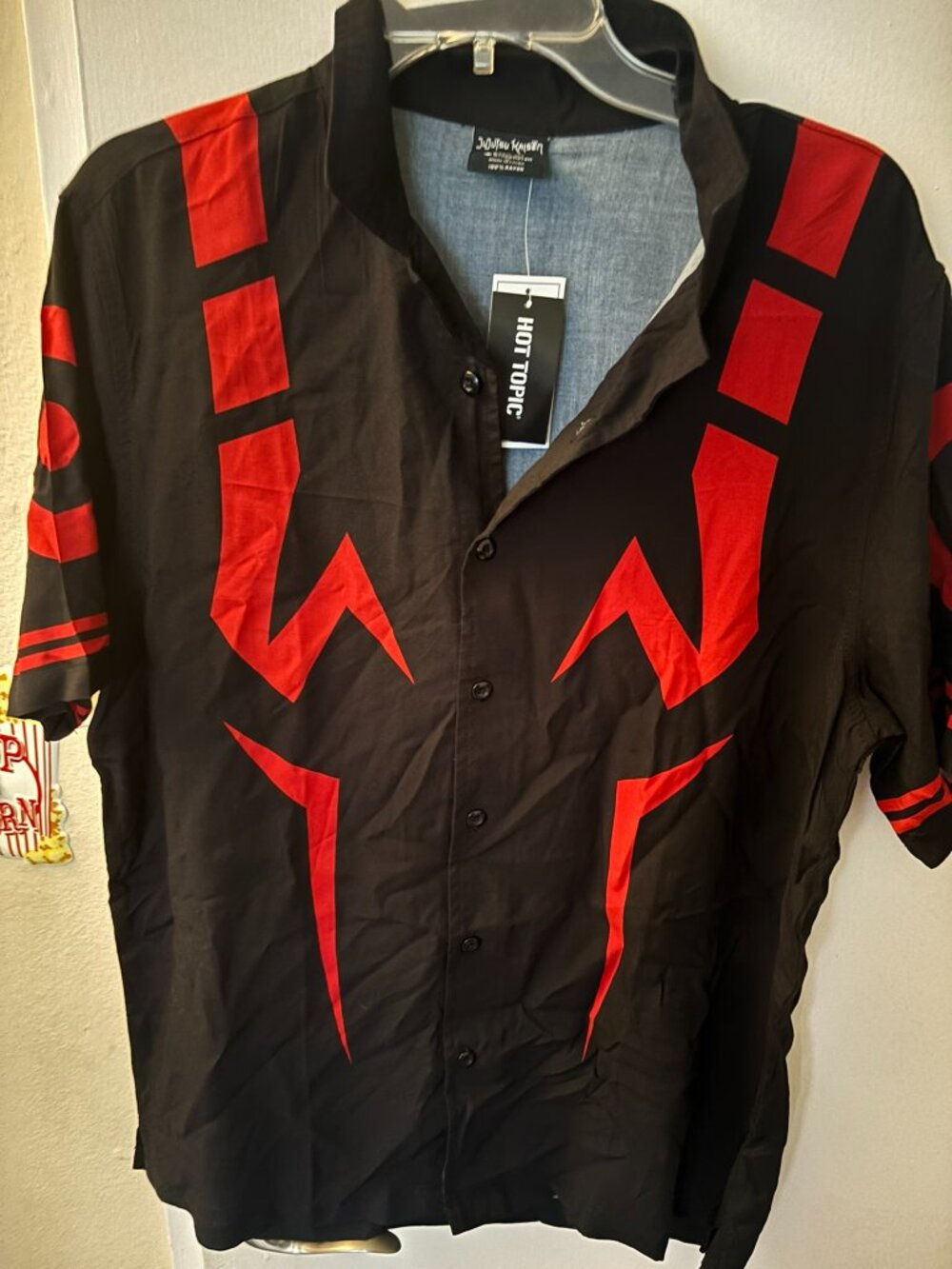 NEW Crunchyroll Jujutsu Kaisen Sukuna Tattoos Woven Button-Up Medium Short Sleev